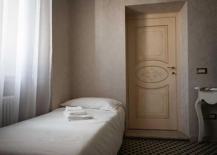 Merulana Penthouse: 5 Minutes Walk From Colosseum * Rome