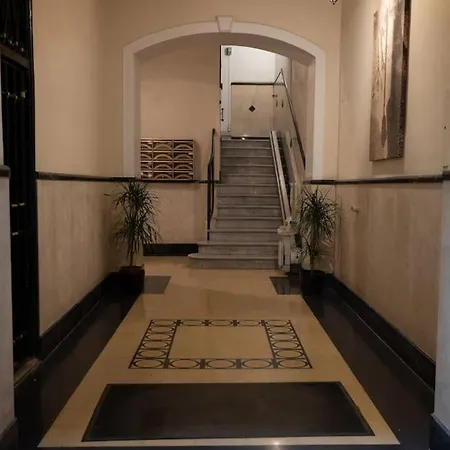 Merulana Penthouse: 5 Minutes Walk From Colosseum Rome
